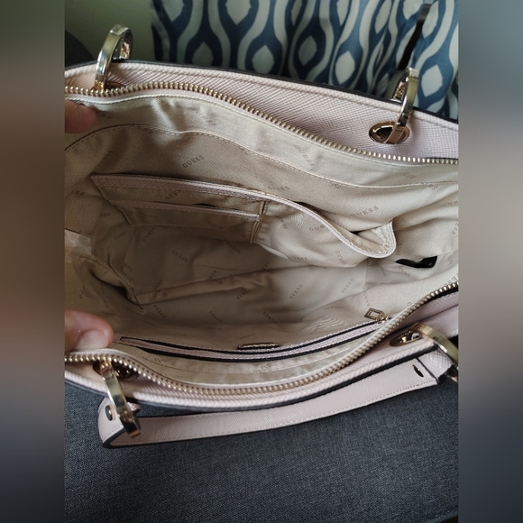 Guess Light Pink Shoulder Bag - New Without Tags - Picture 6 of 8